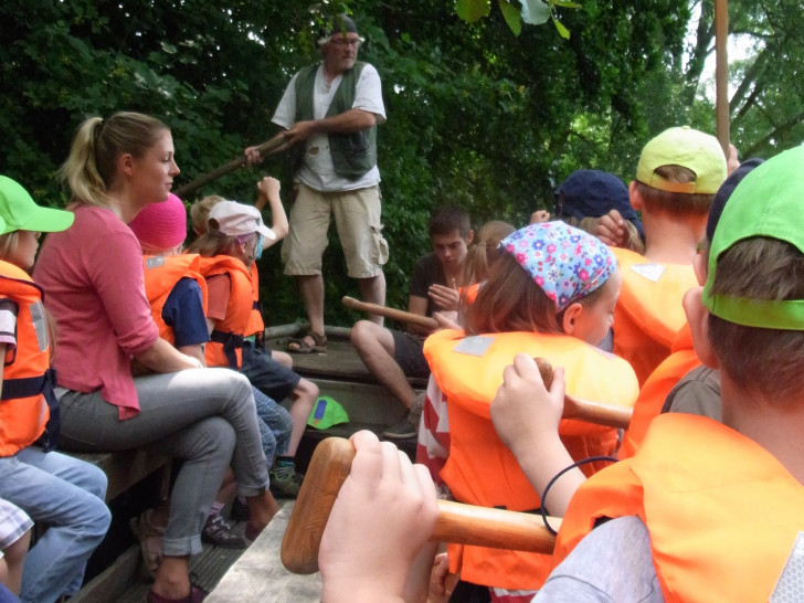 Die Forscher-Kids auf ihrem Oker-Abenteuer mit dem Oker-Pirat. Foto: Privat