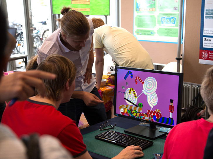 Die Spiele-Software des Gewinnerteams ermöglicht es auch Laien ohne Programmierkenntnisse ein Spiel zu entwickeln. Foto: TU Braunschweig, Presse und Kommunikation.