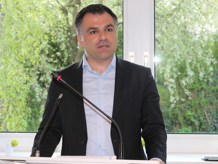 Dr. Christos Pantazis (SPD), Mitglied des Landtages, spricht sich für eine landesweite, erweiterte Erlaubnis von Heizpilzen aus.