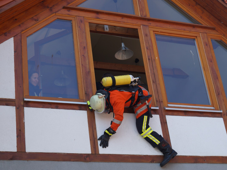 Zu zwei besonderen Diensten konnte die Ortsfeuerwehr ein Ausbilderteam in Bornum begrüßen. Foto: FF Bornum