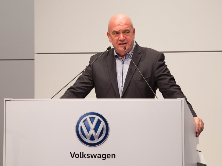 Bernd Osterloh, Volkswagen-Gesamtbetriebsratsvorsitzender, bei seiner Ansprache bei der heutigen Betriebsratsversammlung in Wolfsburg. Foto: Volkswagen