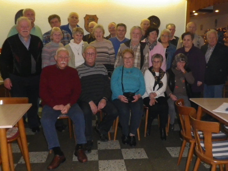 Klein Schöppenstedt. Diese Jugend der 50er und 60er Jahre traf sich  Anfang Dezember 2015. Foto: Privat