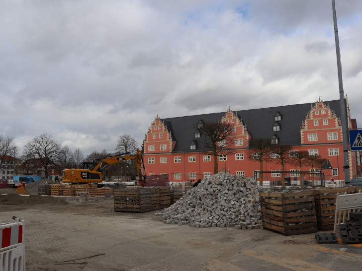 Die Arbeiten am Schlossplatz neigen sich dem Ende zu. Doch einige Einschränkungen wird es dennoch geben. Foto: Julia Seidel