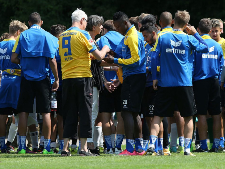 Zum Trainingsauftakt bei Eintracht Braunschweig sind 17 Spieler anwesend. Foto: Agentur Hübner/Archiv