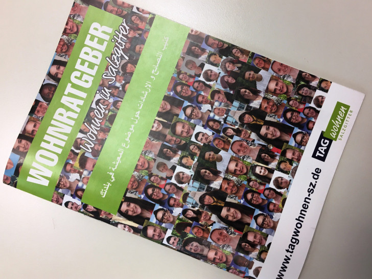 Die TAG Wohnen-Broschüre informiert über das Wohnen und das nachbarschaftliche Zusammenleben in Deutschland. Fotos: TAG Wohnen