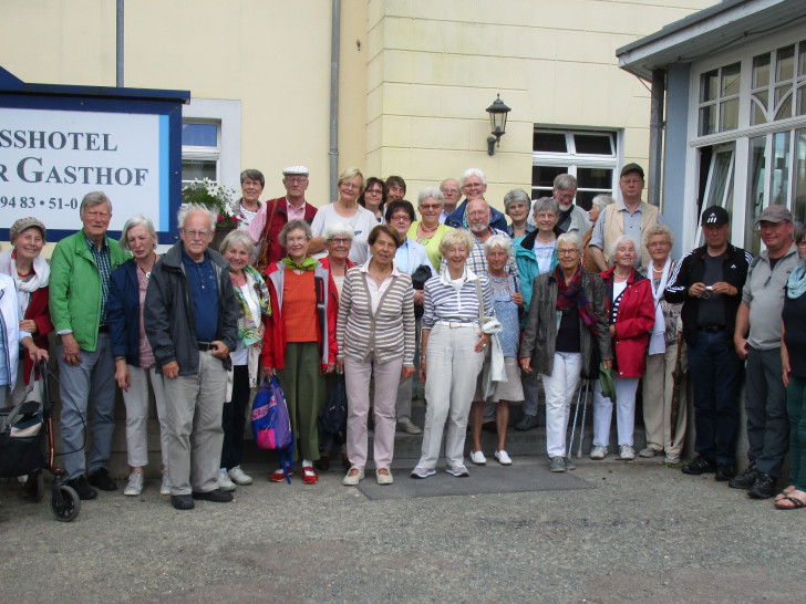 Die Reisegruppe des Gärtnermuseums Wolfenbüttel besuchte während ihrer Jahresfahrt auch das Schloss Ballenstedt. Foto: Privat