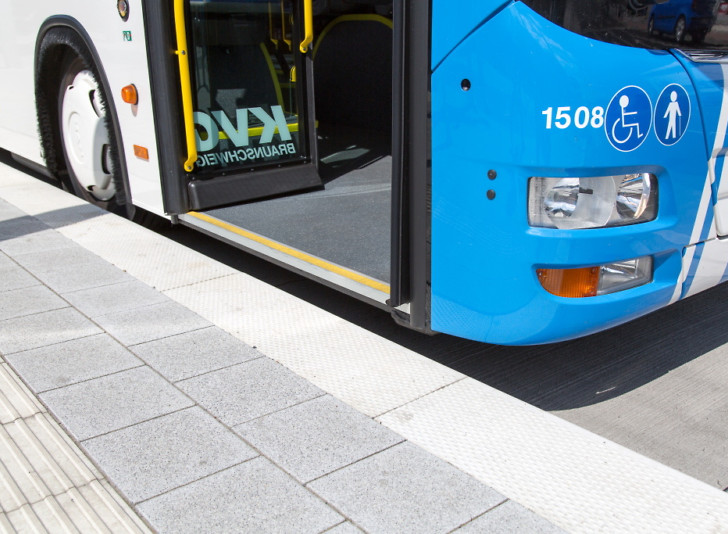 Die KVG setzt zusätzliche Busse ein. Symbolfoto: KVG