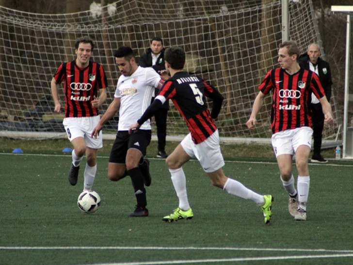 Nicht zu halten: Mehmet-Ali Tozlu mit seinen Toren 15, 16 und 17. Fotos: Jens Bartels