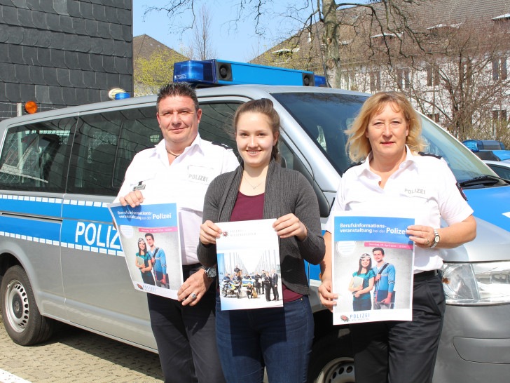 Frank Oppermann, Lina Heidrich (Oberschülerin und angehende Studentin bei der Polizei-Akademie) und Monika Rohde, Foto: Jan Borner