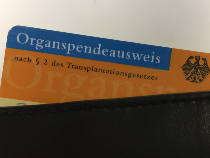 In Braunschweig soll es demnächst bei der Abholung von Ausweisdokumenten ganz unverbindlich einen Organspendeausweis mit dazu geben. Symbolfoto: Archiv