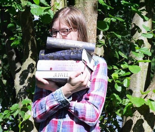 Instagrammerin Jolien Liebhart lädt zum Club der Buchliebhaber in die Jugendbibliothek.

Foto: Jolien Liebhart