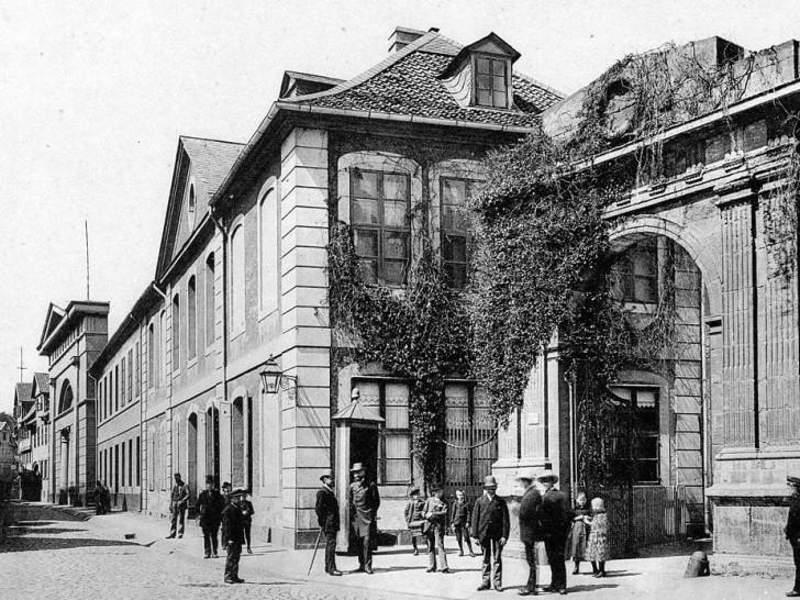 Das Ackerhofportal im Jahr 1893. Foto: Bündnis 90/Die Grünen/ieter Diestelmann: Braunschweig - Ein verlorenes Stadtbild, Gudensberg-Gleichen 1993