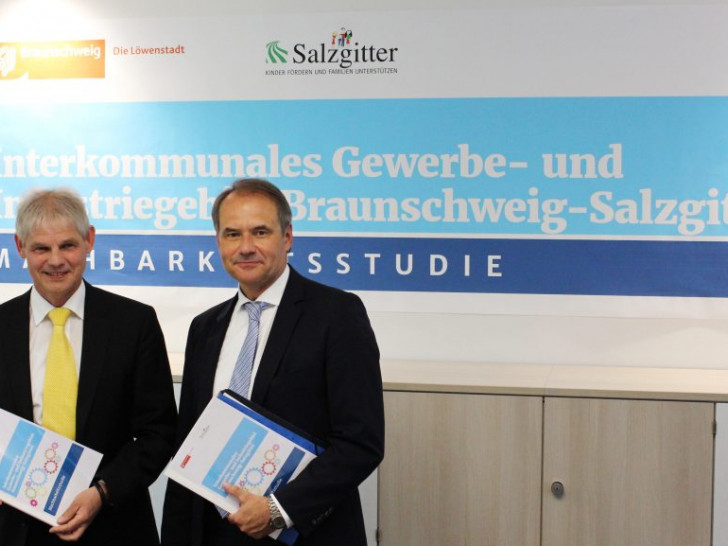 Die Oberbürgermeister Frank Klingebiel und Ulrich Markurth scheinen sich einig zu sein. Doch was sagen die Fraktionen dazu? Foto: Sandra Secchino