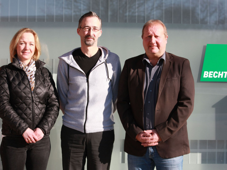 Arbeitsvermittlerin Sandra Peine, Fachinformatiker Holger Rummel und sein Chef Michael Görling (v. li.).
Foto: Gunther Bölke Bechtle GmbH