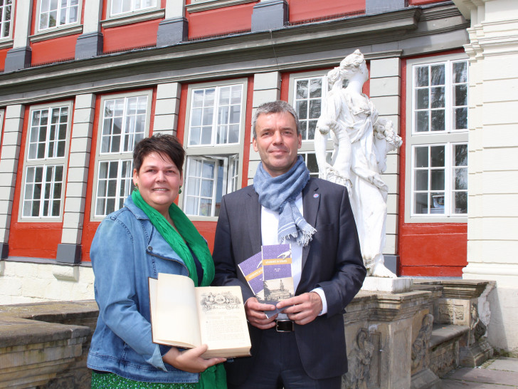 Dr. Sandra Donner, Museumsleiterin Schloss Wolfenbüttel und Prof. Dr. Matthias Steinbach vom Historischen Seminar der TU Braunschweig. Foto: Jan Borner