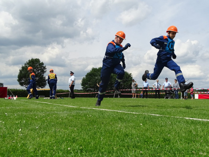 Bei den Wettkämpfen wurde sich am Sonntag nichts geschenkt. Fotos: Kreisfeuerwehr Pressestelle, Tobias Nadjib