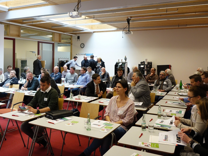 Über 50 interessierte Teilnehmer informierten sich über das Thema Trinkwasserhygiene. Fotos: Regionale EnergieAgentur e.V.