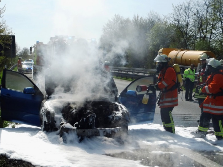Der Motorblock des Fahrzeuges brannte komplett aus. Fotos: Feuerwehr Salzgitter