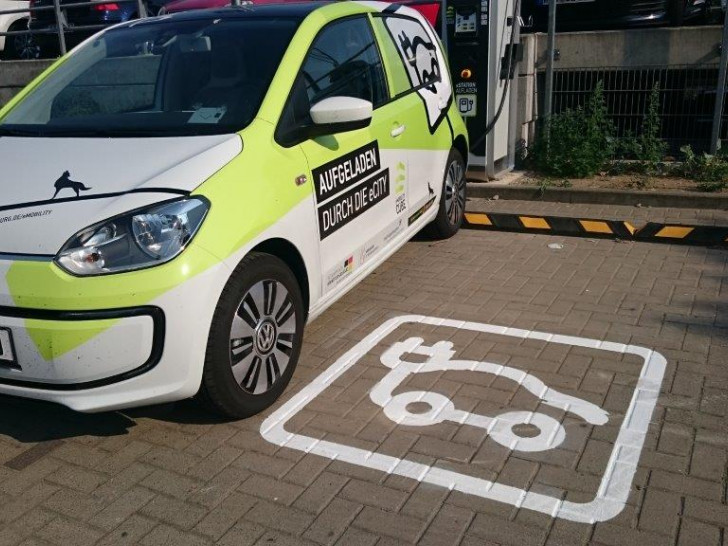 Fahrer von Elektroautos haben Vorteile beim Parken in der Stadt. Foto Stadt Wolfsburg