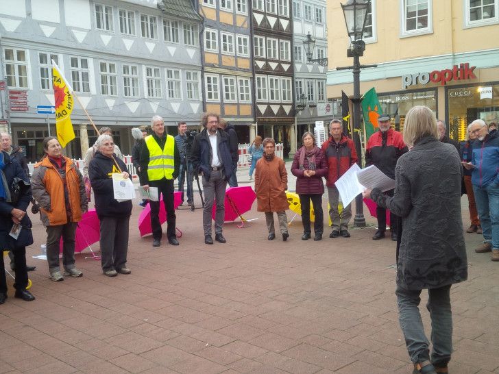 Die monatliche Mahnwache zu Asse II & Co. findet am Montag, den 5.2.18 wegen einer Terminüberschneidung ausnahmsweise erst ab 19 Uhr statt. Foto: WAAG