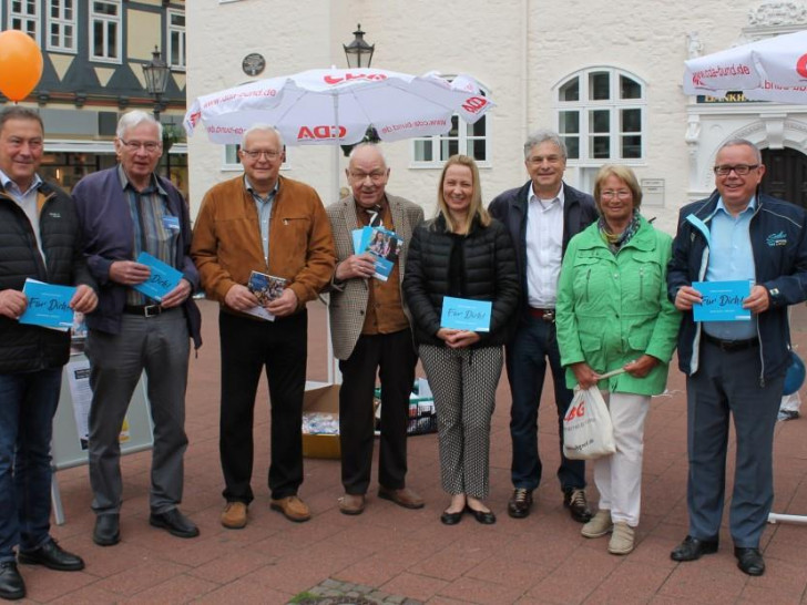 Die CDA-Sozialpolitiker (v. l.) Uwe Lagosky, Friedrich Deichmann, Klaus Hantelmann, Dieter Lorenz, Martina Sharman, Herbert Theissen, Elke Großer und Andreas Meißler setzen sich für Familien und Kinder ein. Foto: CDA