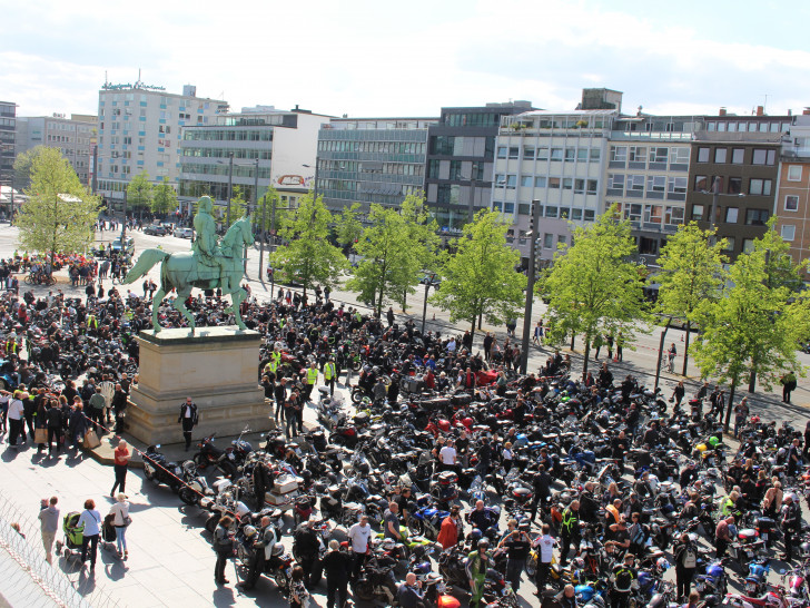 Der Samstag steht ganz im Zeichen der traditionellen Motorradgedenkfahrt. Foto: Archiv