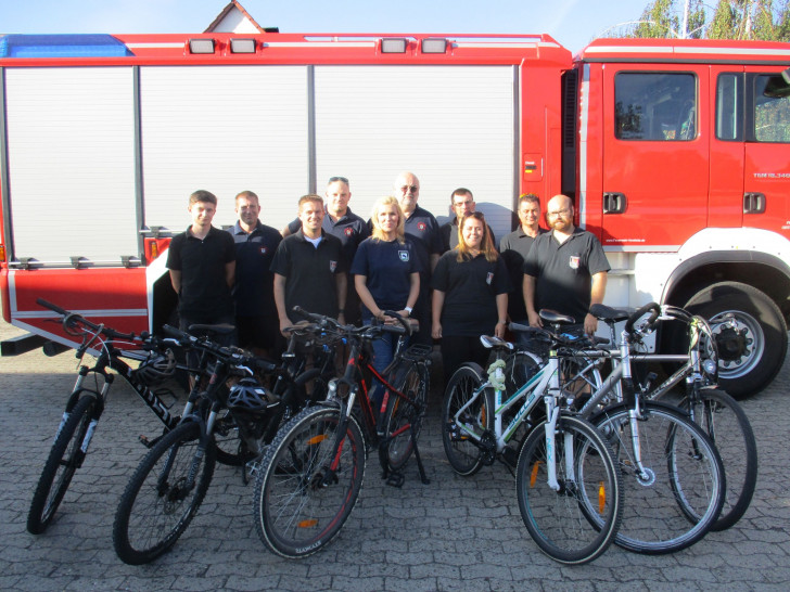 Das Feuerwehrteam beteiligt sich am Stadtradeln. Fotos: Stadt Wolfsburg