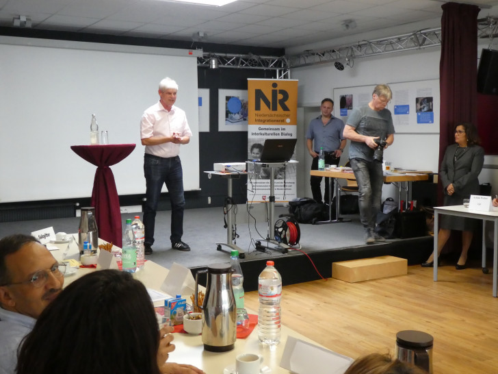 Oberbürgermeister Frank Klingebiel begrüßt die Delegierten des NIR zur 113. Plenarsitzung in Salzgitter. Quelle: Stadt Salzgitter