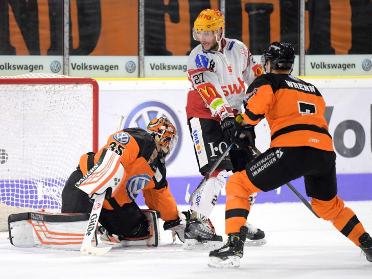 Keine Chance für die Grizzlys in Bremerhaven. Foto: Moritz Eden/City-Press GbR/Archiv
