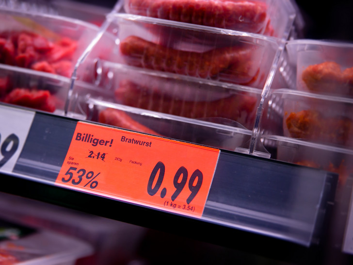 Billig, billiger ... noch billiger geht es nicht: Die Lebensmittel-Gewerkschaft NGG fordert faire Preise für gute Qualität – erst recht in den Fleischregalen der Discounter. Foto: Tobias Seifert / NGG