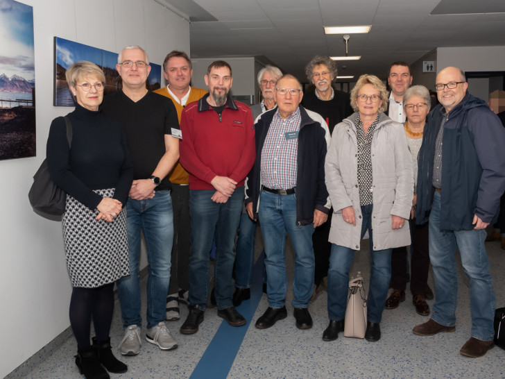 Die Mitglieder der Fotogruppe „Blende 38“ zeigen ihre Werke im Städtischen Klinikum Wolfenbüttel.