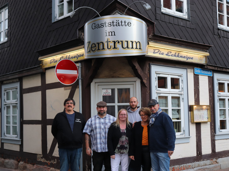 Von links: Uwe Polten (Zentrum), Mario Nickel (Wanderwölfe), Mandy Nickel (Wanderwölfe), Sven Müller (Wanderwölfe), Ines Polten (Zentrum) und Frank Giesen. Foto: Julia Seidel
