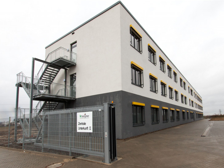 Das Flüchtlingswohnheim in der KMU-Area soll schnellstmöglich von der WBV hergerichtet und als Büroflächen von der Stadt genutzt werden. Foto: Rudolf Karliczek.
