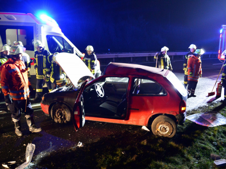 Schwerer Auffahrunfall auf der A39. Fotos: Tobias Breske, Freiwillige Feuerwehren der Gemeinde Cremlingen

