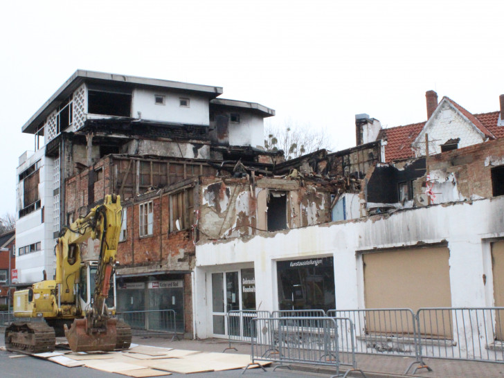 Die Brandruine in Bündheim soll in der kommenden Woche abgerissen werden. Foto: Anke Donner 