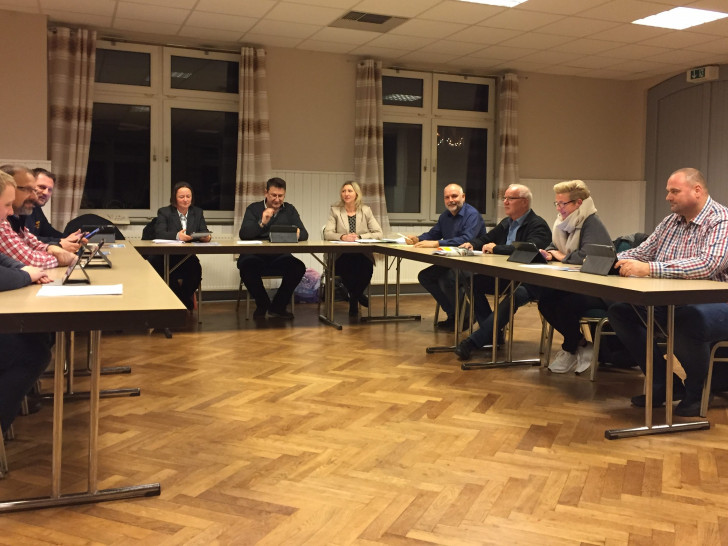Der Rat der Gemeinde Mariental bei den Haushaltsberatungen. Foto: Samtgemeinde Grasleben