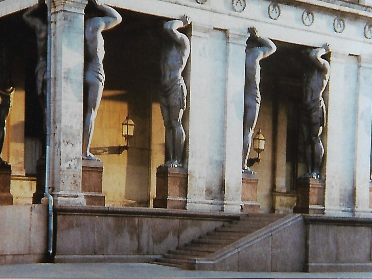 Das Portal der Eremitage in St. Petersburg. Foto: Veranstalter