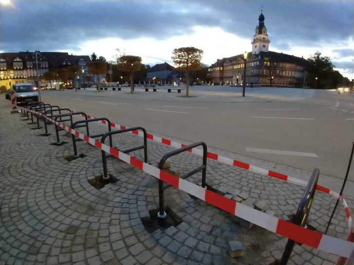 Die neuen Fahrradbügel an der östlichen Seite des Schlossplatzes. Foto: Werner Heise