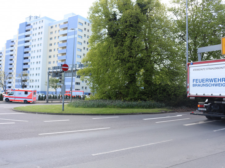 Zwei Löschzüge rückten an der Hannoverschen Straße an. Foto: Robert Braumann