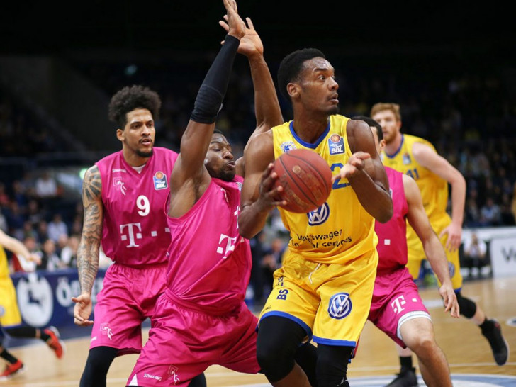 Dyshawn Pierre war mit 23 Punkten und 15 Rebounds erneut stärkster Löwe. Foto: Agentur Hübner/Archiv