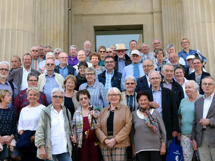 Die Besuchergruppe aus Wolfenbüttel vor dem Landtag. Fotos: Jürgen Damm