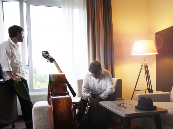 Jan Behrens (links) und Jürgen Osterloh geben ein Konzert in der KuBa Kulterhalle. Foto: Privat