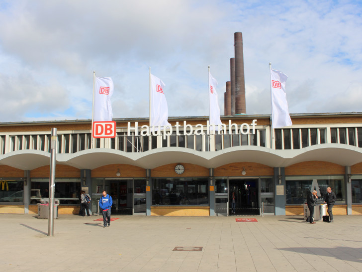 Am 15 März wird in der Kunst-Station im Wolfsburger Hauptbahnhof Rauminstallation "Hellfire Red/Heavenly Blue" eröffnet. Foto: Jan Weber
