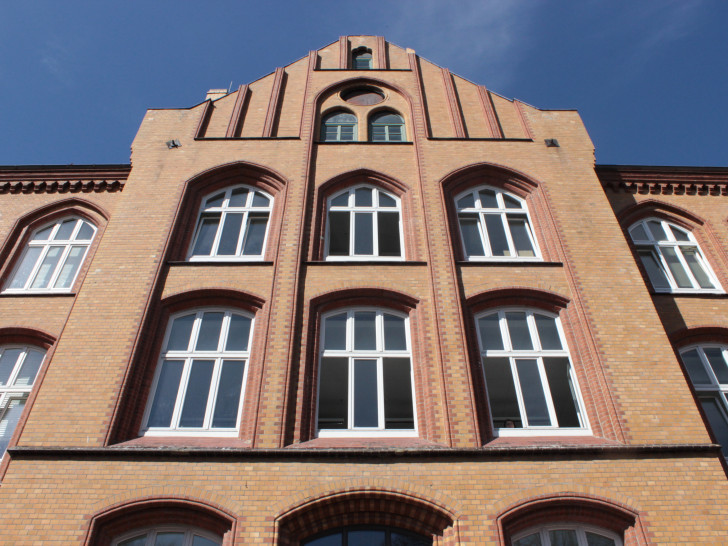 Stadt strebt die Übernahme der Trägerschaft der IGS Wallstraße (im Bild) und der Henriette-Breymann-Gesamtschule an. Foto: Anke Donner