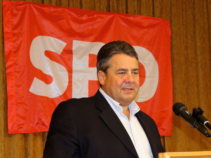 Sigmar Gabriel wurde wieder zum SPD-Bundesvorsitzenden gewählt. Allerdings mit nur 74,3 Prozent der Stimmen. Foto: Sina Rühland