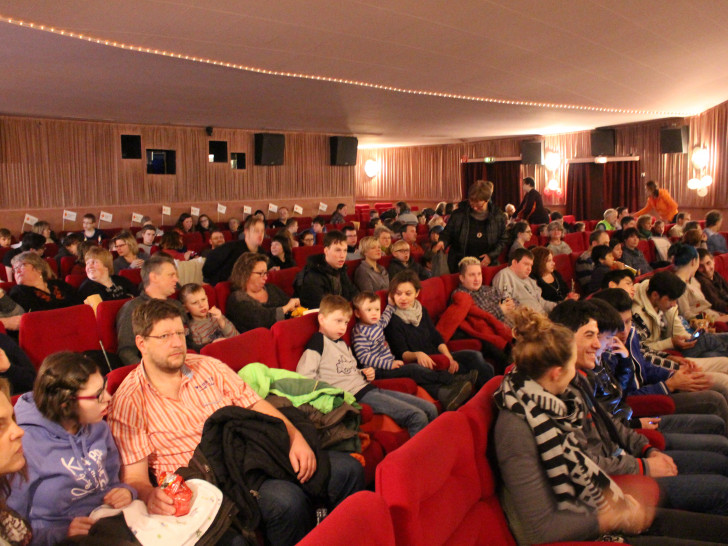 Voll besetztes Kino beim Jahresauftakt des ITZ. Fotos/Video: Max Förster