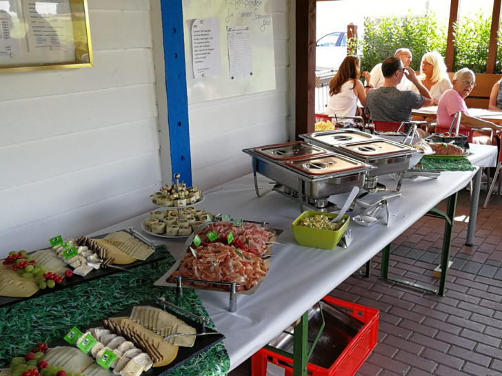 Beim Frühstück des Förderbereins Freibad Denkte wurde ein reichhaltiges Frühstücksbuffet geboten.

Foto: Förderverein Freibad Denkte