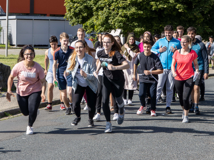 Die Schüler der LES laufen für den guten Zweck. Foto: Rudolf Karliczek
