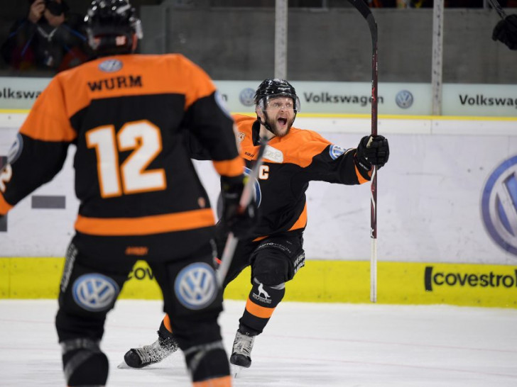 Grizzlys-Kapitän Sebastian Furchner konnte zwei Treffer bejubeln. Zum Sieg reichte es nicht. Foto: Moritz Eden/City-Press GmbH