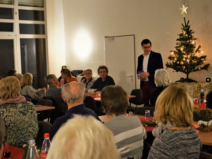 Björn Försterling, erster Vorsitzender DRK Wolfenbüttel, dankt allen Helfern und wünscht frohe Weihnachten und ein gesundes 2017. Foto: Privat